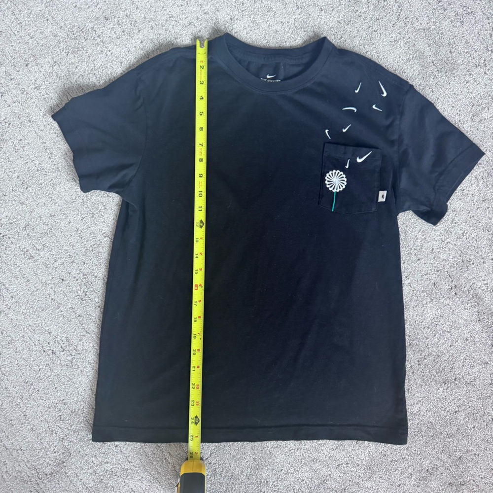 2/$20 Nike Dandelion Swoosh Graphic Pocket Tee – Black – Size S - Picture 9 of 9